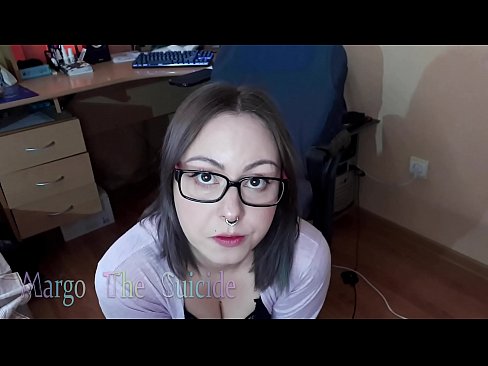❤️ Kynþokkafull stelpa með gleraugu sýgur dildó djúpt á myndavélinni ️❌ Frábært klám hjá okkur is.qizpornolar.ru ☑